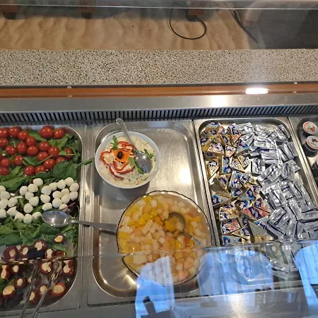 康多尔酒店 4* 马马亚