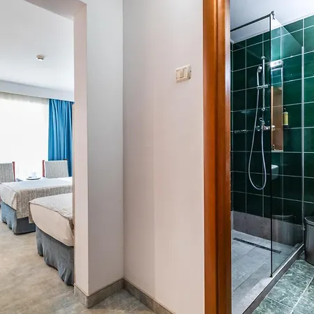 Condor 4*