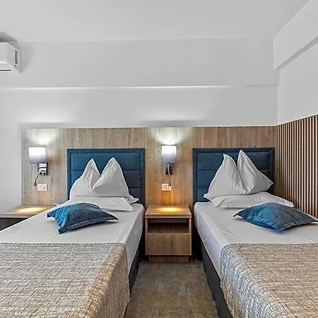 Condor 4*